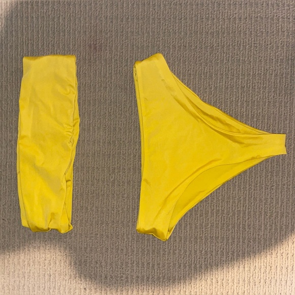 Yellow Bikini - Picture 1 of 3